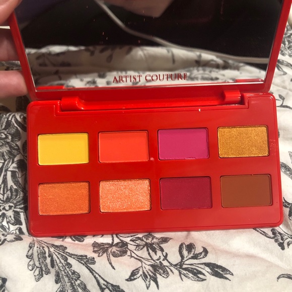 Eye shadow - Picture 2 of 2